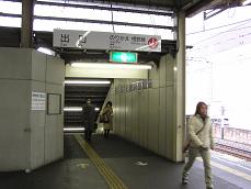 P041076229H_Yokohama1_Sotetsu-stairs.JPG